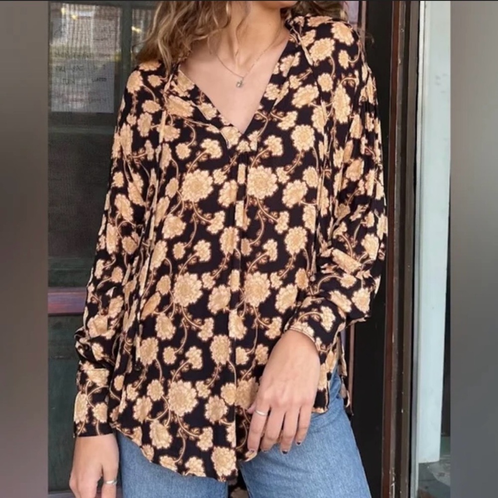 Free People Mia Floral Print V-neck Blouse - Black & Beige M